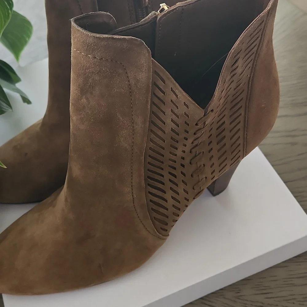 Tan suede booties - Picture 2 of 6